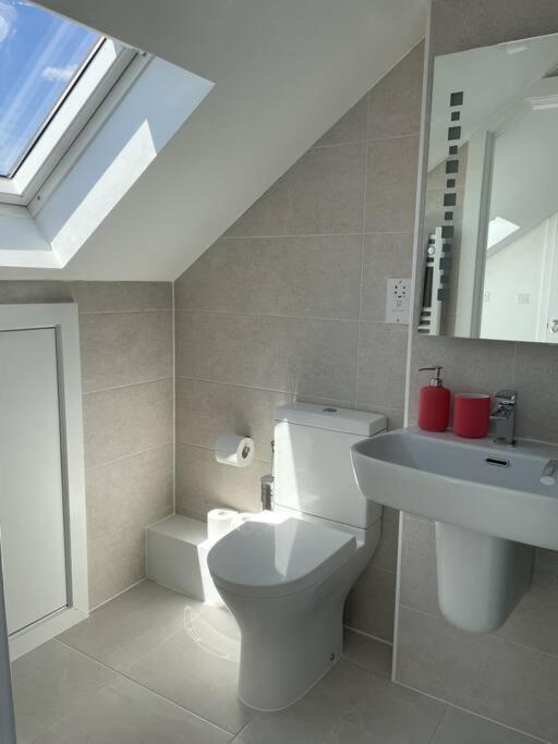 Paradigm House, Modern 2-Bedroom Duplex Apartment 2, Free Parking, Oxford Extérieur photo
