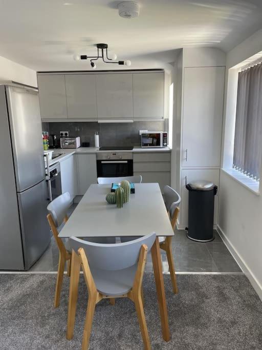 Paradigm House, Modern 2-Bedroom Duplex Apartment 2, Free Parking, Oxford Extérieur photo