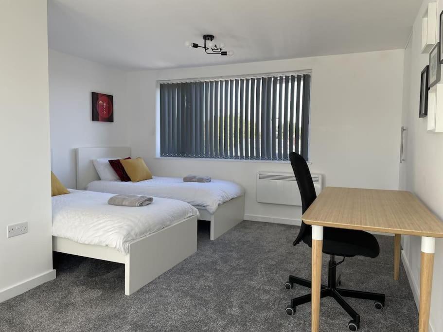 Paradigm House, Modern 2-Bedroom Duplex Apartment 2, Free Parking, Oxford Extérieur photo
