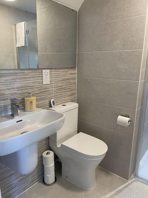 Paradigm House, Modern 2-Bedroom Duplex Apartment 2, Free Parking, Oxford Extérieur photo