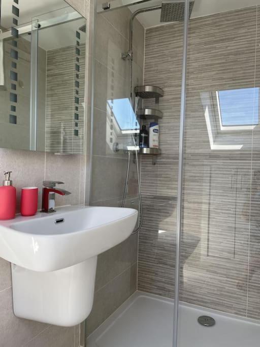 Paradigm House, Modern 2-Bedroom Duplex Apartment 2, Free Parking, Oxford Extérieur photo